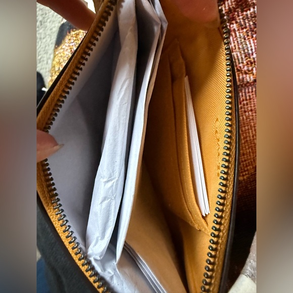 LAST ONE NWT Coach large Wristlet Honeycomb - Picture 10 of 10